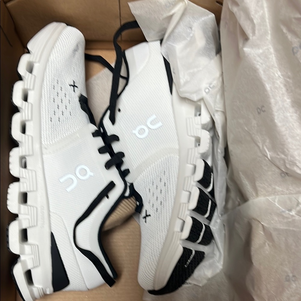 ON Running Cloud X 4
